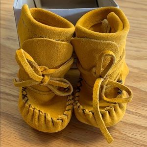 Bastion Industries Infants Moccasins NEW sz 2